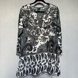 Chic Paisley Women's Tunic in Black and White Embroidered